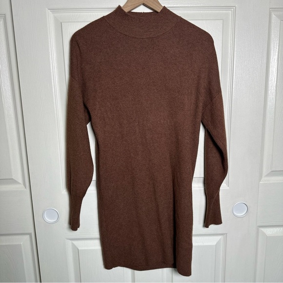 Abercrombie & Fitch Warm Brown Turtleneck Sweater - Picture 1 of 9
